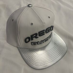 Oregon Ducks White & Silver Zephyr Snapback Baseball Cap Hat Flat Bill ZHAT